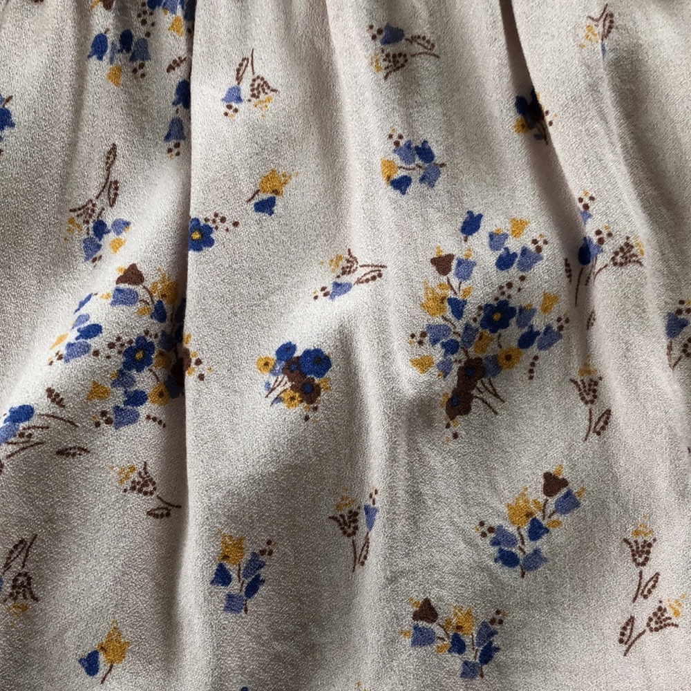 Floral Ruched Top size Small. - Picture 5 of 5